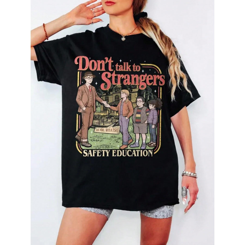 "Don‘t Talk To Strangers" Horror Movie Fan T-Shirt, Suspense Film Inspired Graphic Tee, Vintage Thriller Design