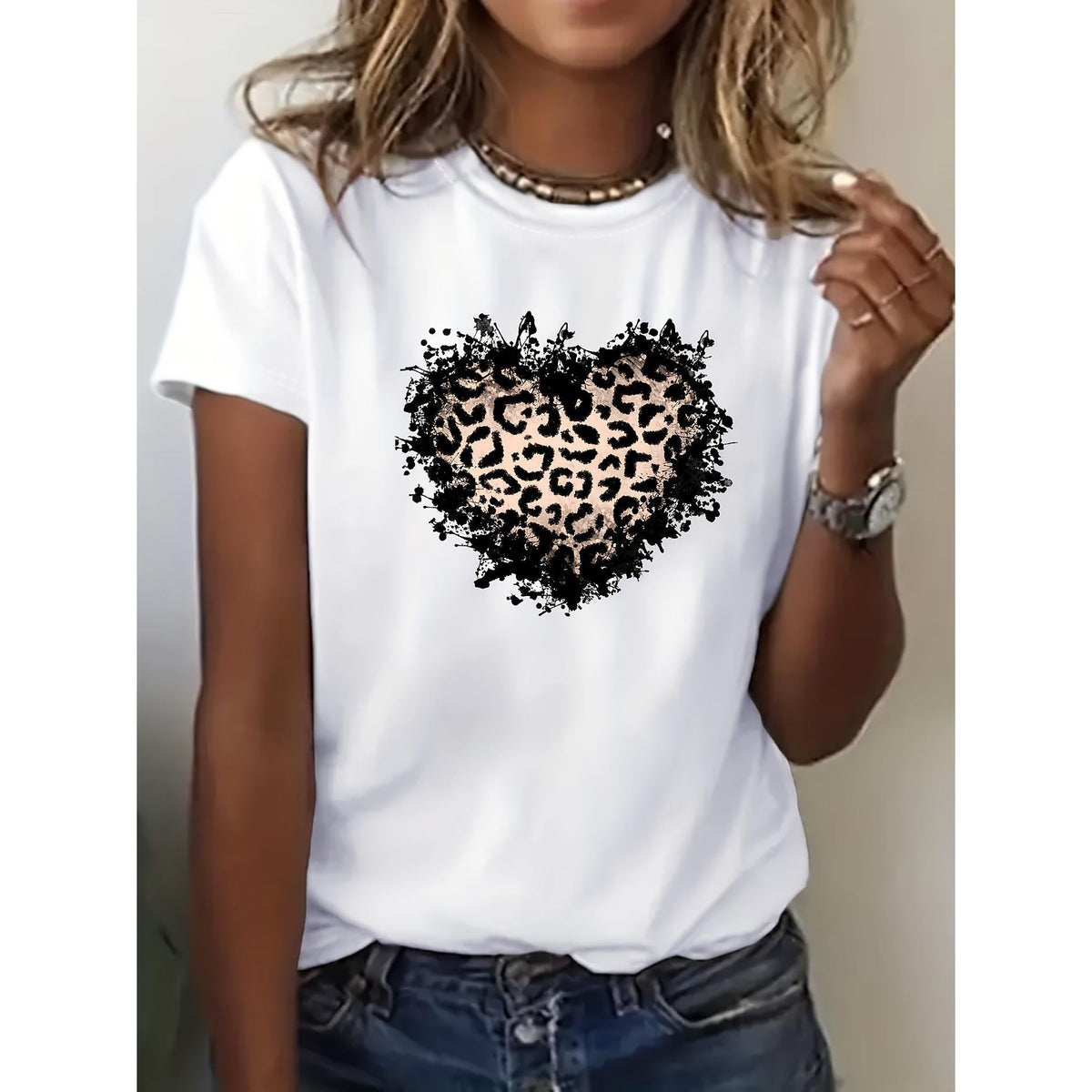 Casual Round-Neck Short-Sleeve T-Shirt for Women Featuring a Fashionable Polka Dot Heart Print for Spring And Summer